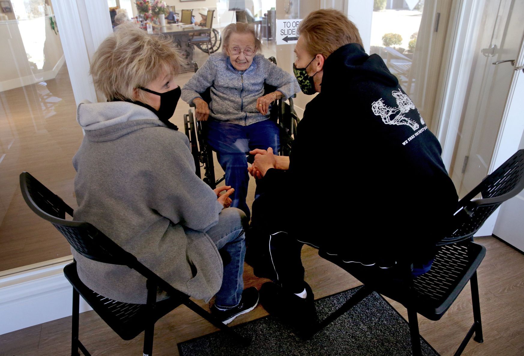 Families enjoy new indoor plexiglass visits at Cottages of Lake St. Louis